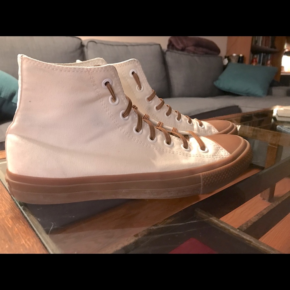 White Converse All-Stars w brown/gum soles, sz 8.5